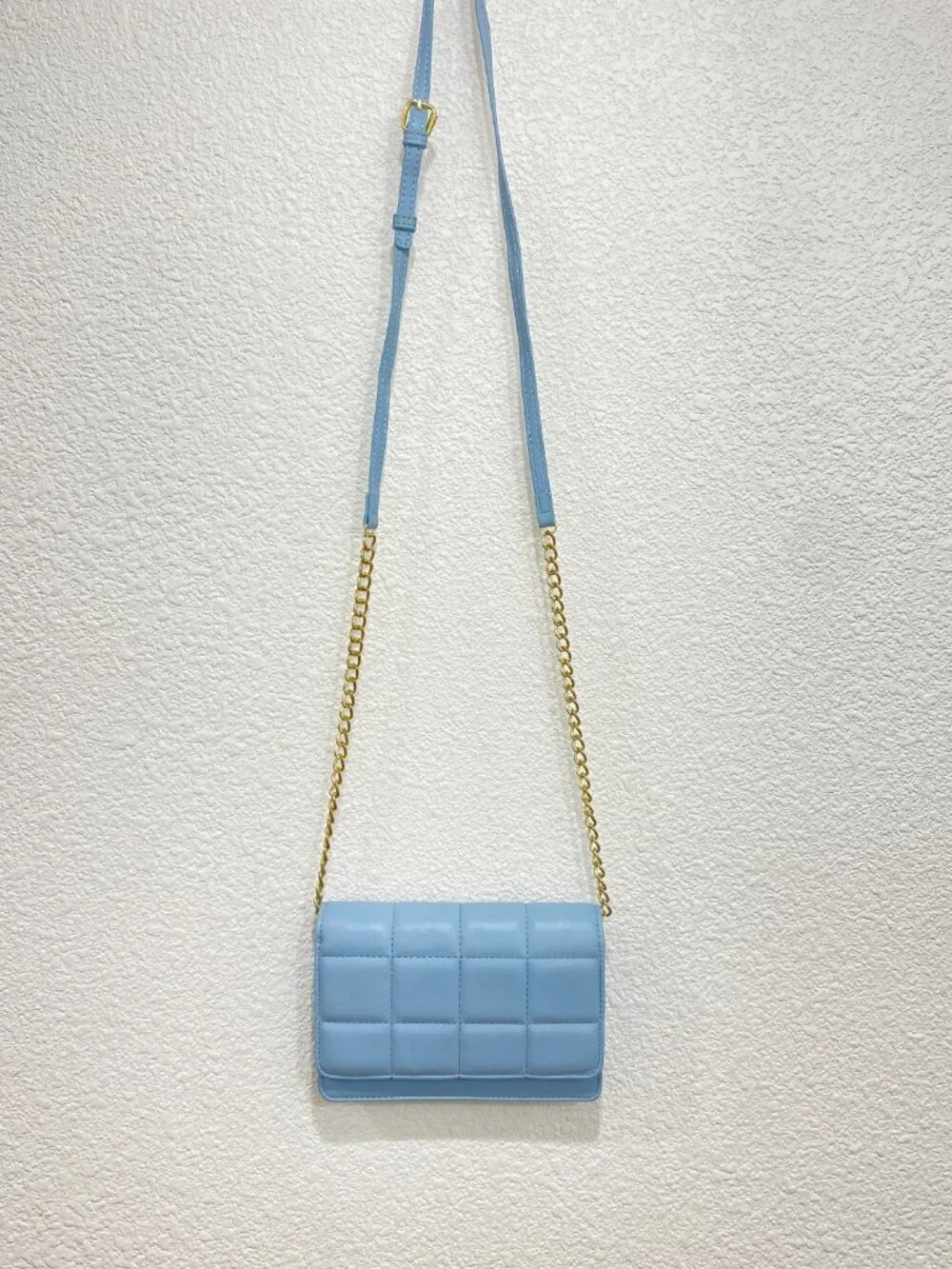 Light Blue Quilted Crossbody Bag Gold Chain Strap Purse - Picture 2 of 13